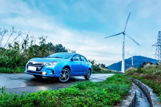 新(xin)能(néng)源車(che)今年(nian)欲破70萬輛 車(che)齊(qi)熱情高(gao)漲但商(shang)業化道路崎岖