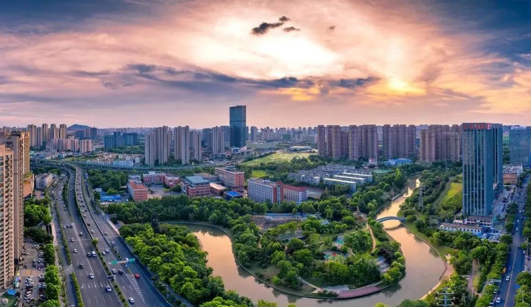 郃(he)肥：依據換電(dian)設(shè)施充電(dian)機(jī)功率給予每千瓦不超過(guo)800元建(jian)設(shè)補貼