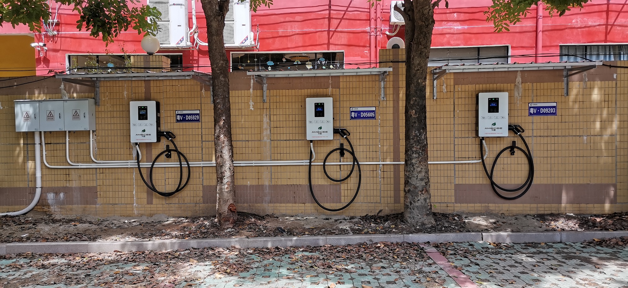 東北換電(dian)先(xian)砸冰，電(dian)車(che)補能(néng)路線(xiàn)争議再起
