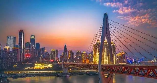 武漢：大(da)力(li)推廣(guang)新(xin)能(néng)源汽車(che)，到(dao)2025年(nian)将建(jian)設(shè)1200箇(ge)集(ji)中(zhong)式(shi)充換電(dian)站