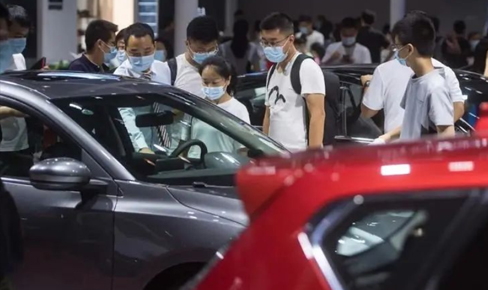 拉動(dòng)汽車(che)消費需要多(duo)大(da)力(li)量