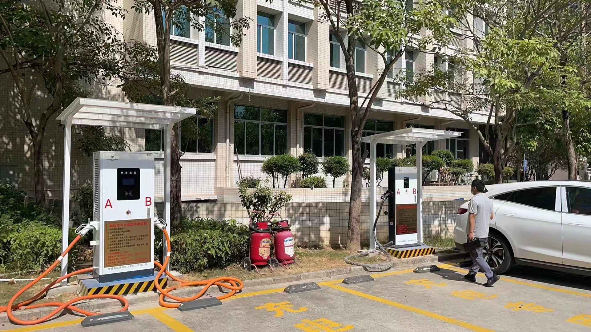充電(dian)比加(jia)油快的(de)日(ri)子(zi)，漸行漸近