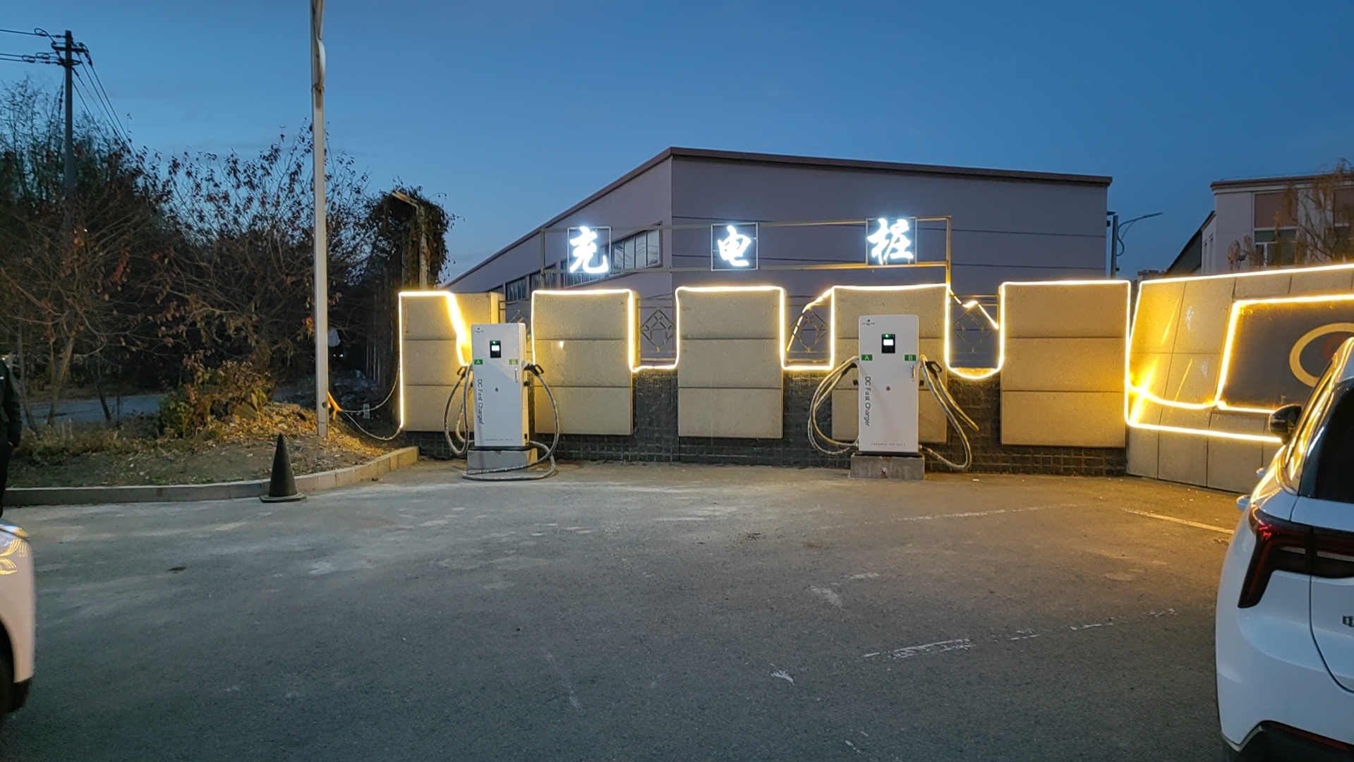充電(dian)樁們正在(zai)“悶聲髮(fa)财”